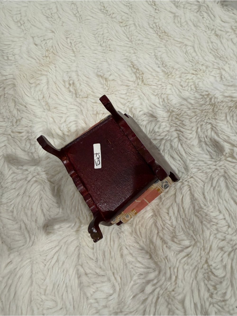 Vintage Victorian Coral Patterned Mini Sofa Set For Dollhouse - Picture 8 of 8